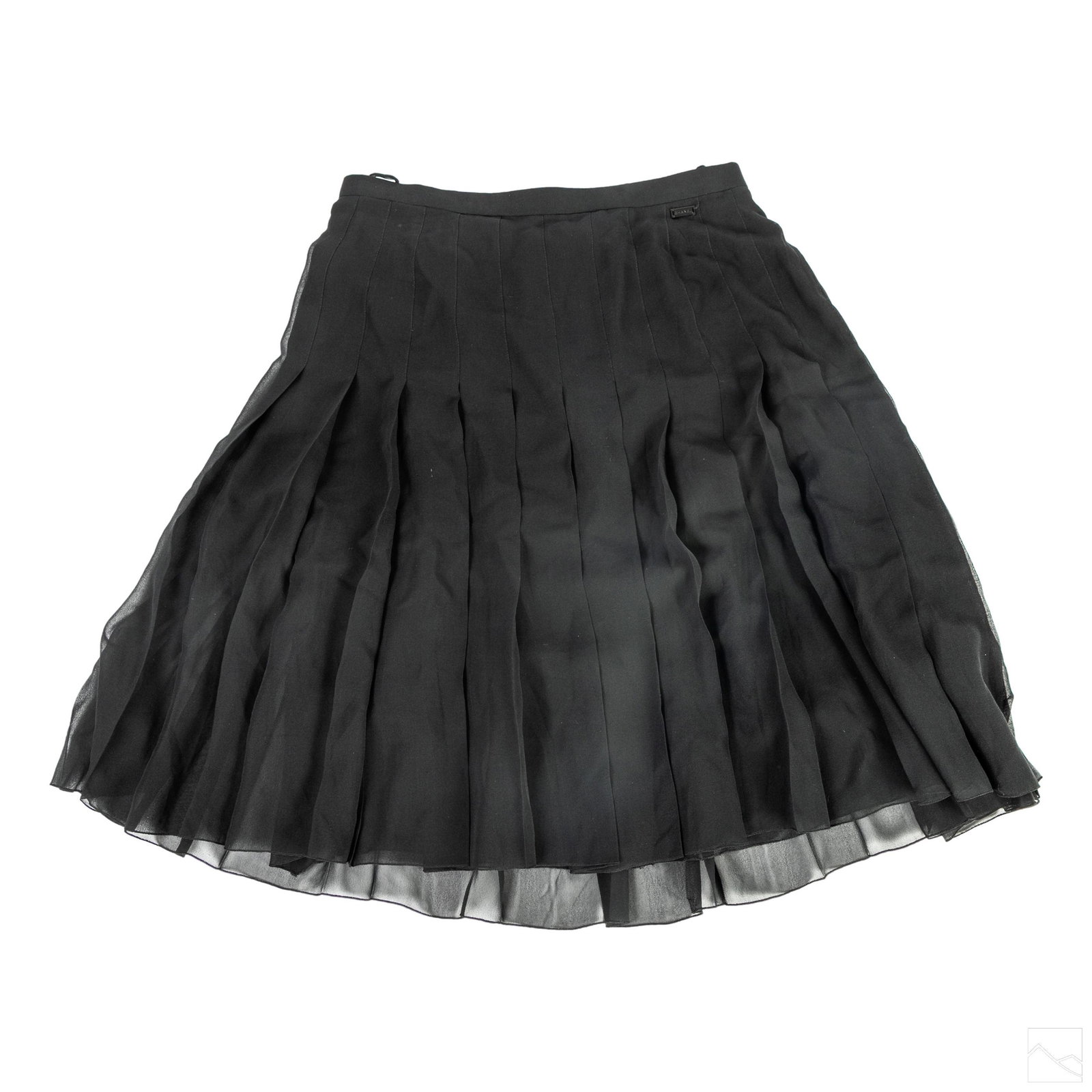 Chanel Knee Length Black Silk Fully Pleated Skirt: Classic black knee length Chanel pleated skirt. 100% silk. Size 42. SHIPPING Hill Auction Gallery will offer in-house continental USA shipping for $25 plus insurance. Gallery will refer a local shippe