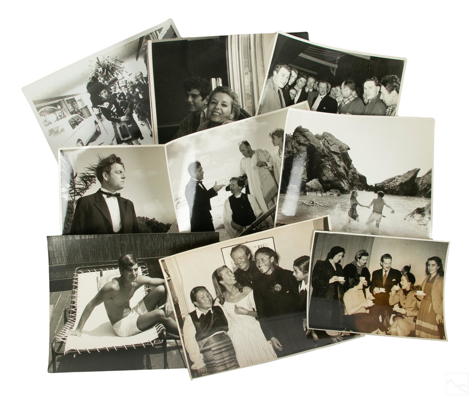 Sally Ann Howes Photos of a Life of Acting & Films: A treasure trove of personal and professional black and white photographs and other memorabilia, recalling the life of British actor Sally Ann Howes. Includes dozens of photos, including publicity sti