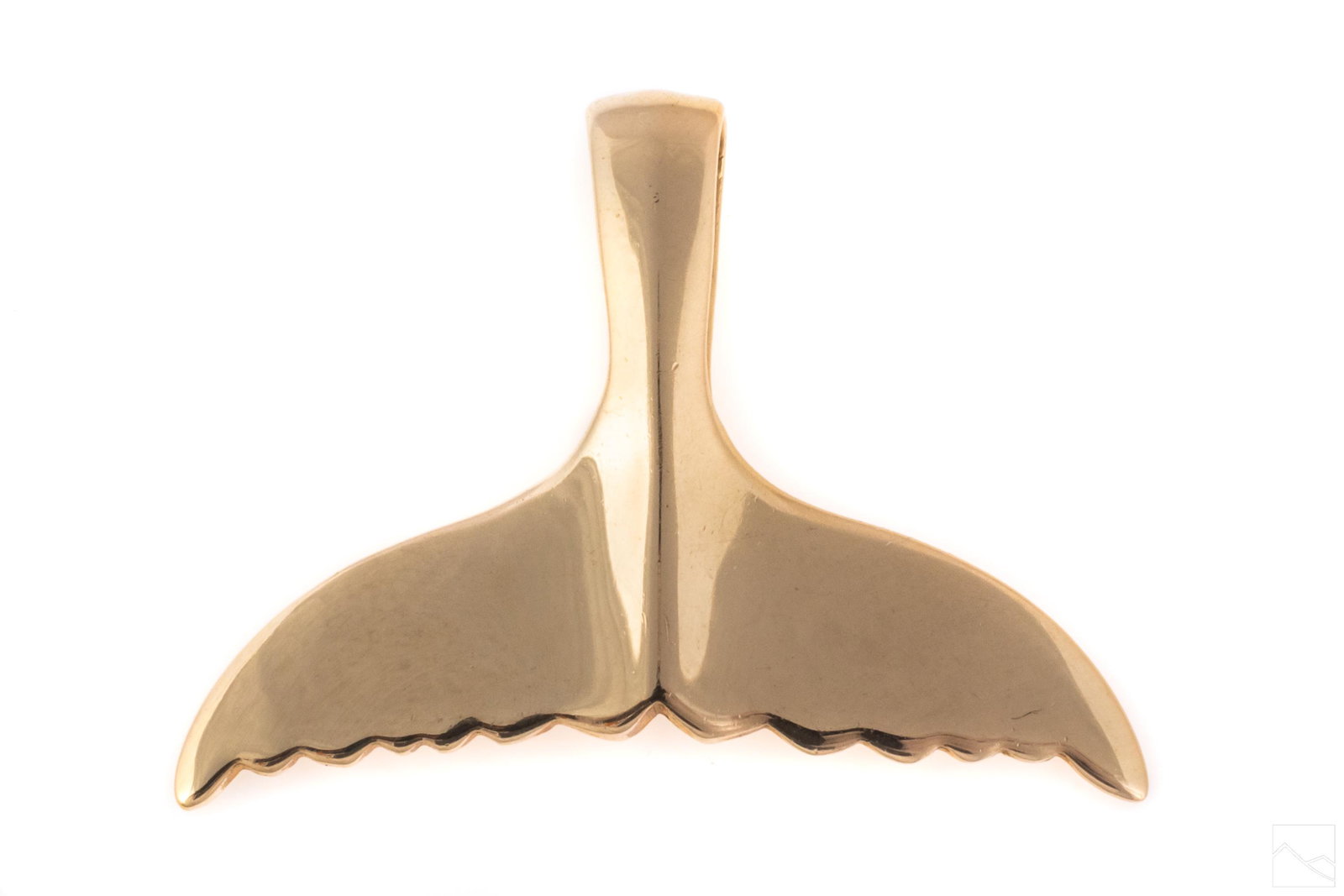 ROBERT WYLAND 14K Gold b.1956 Whale Tail Pendant: 18k gold whale tail aquatic marine pendant designed by Robert Wyland. Signed Wyland and marked 14k. Total weight approximately 5.4 grams. Measures 1" high and 1.5 inches wide. Condition: Good overall 