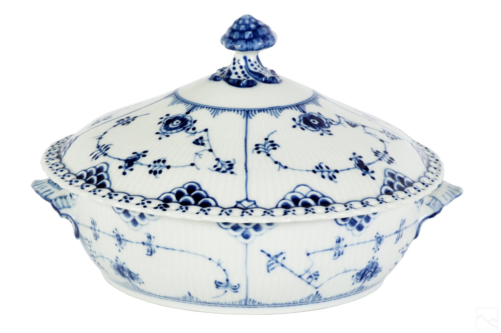 Royal Copenhagen Blue Fluted Lace Lidded Tureen (1 of 7)