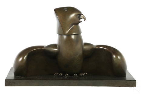 Jean Puiforcat Bronze Art Deco L/E Bird Sculpture: A limited edition modernist bird sculpture, after the original 1930 design, after Jean Puiforcat (French, 1897-1945). A wildlife work depicting an eagle, produced 1980 in the French Art Deco style. Li