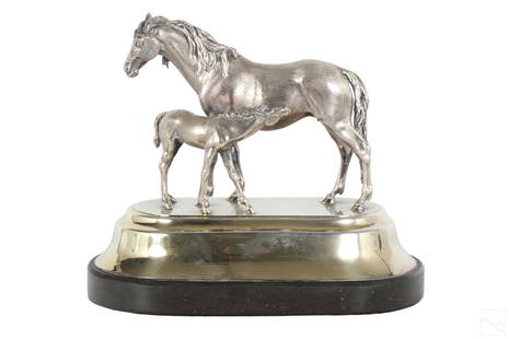 Bulgari Ubaldo Vitali Silver Horse Sculpture 810g.: An Italian sterling silver horse trophy statue designed for Bulgari (BVLGARI) by Italian born American silversmith Ubaldo Vitali (born 1944). A figural equine group depicting mare and foal horses