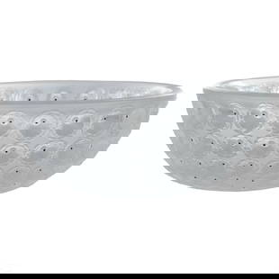 Lalique French Crystal Art Deco Style Nemours Bowl: A vintage Lalique French crystal bowl produced in the Nemours pattern, from an original 1929 design by Rene Lalique (1860-1945). Frosted bowl with a profusion of encircling recessed Art Deco style