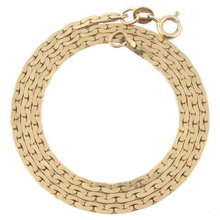 Italian 14K Gold Designer Ladies Link Necklace 9g.: An Italian designer 14k yellow gold flat curb link necklace. Fine workmanship. Delicate 2mm width. Spring clasp closure. Small medallion between chain and clasp marked 14k Italy. Total approximate wei