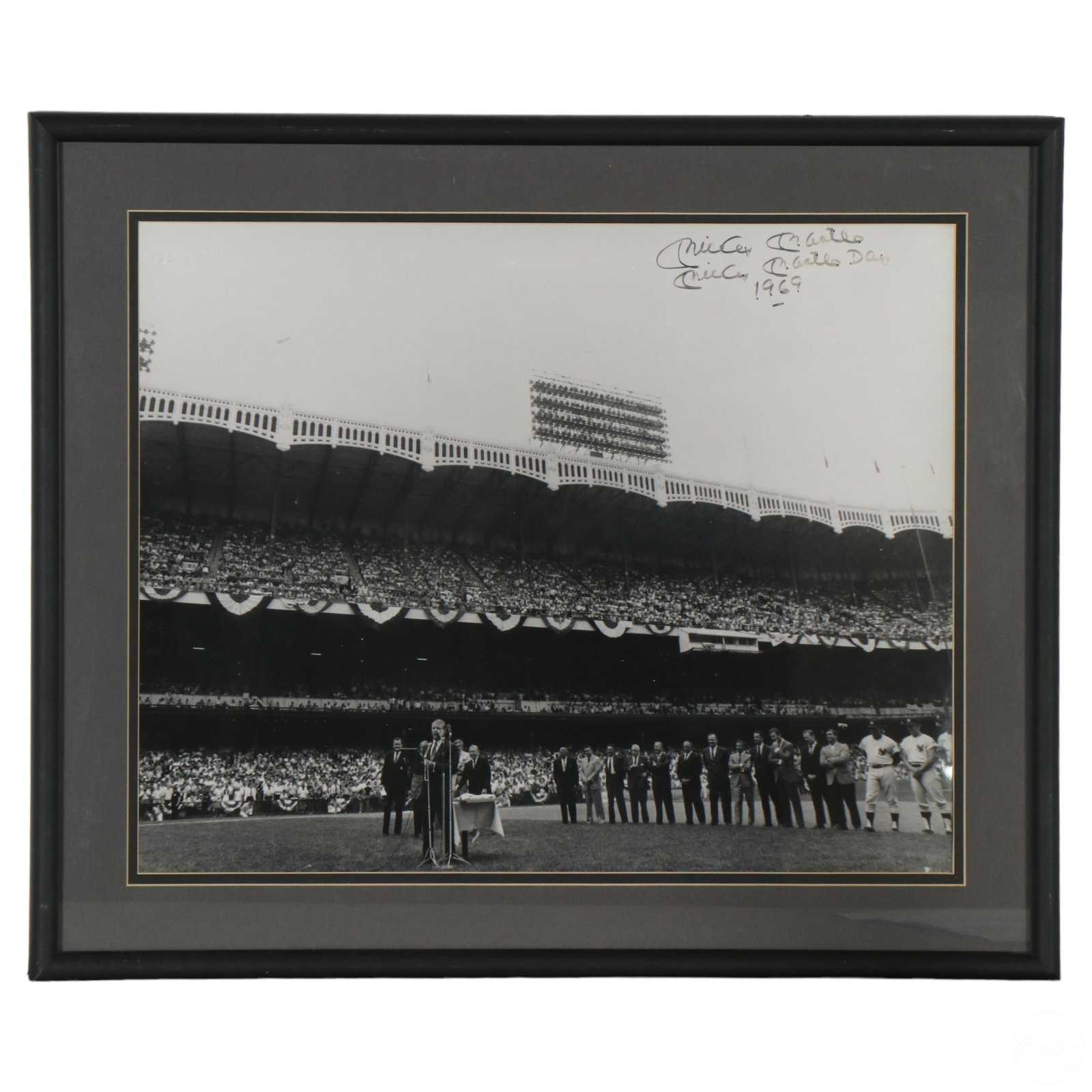 Mickey Mantle SIGNED MLB New York Yankees BW Photo (1 of 4)