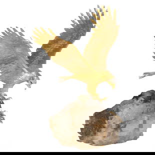 Asprey of London 18K Gold and Diamonds Eagle Bird Sculpture: A breathtaking "Majestic Eagle" sculpture by Asprey & Co. of London, featuring a bird of prey perched on a natural quartz base. This circa 1970 work is meticulously crafted from 18k (750) yellow