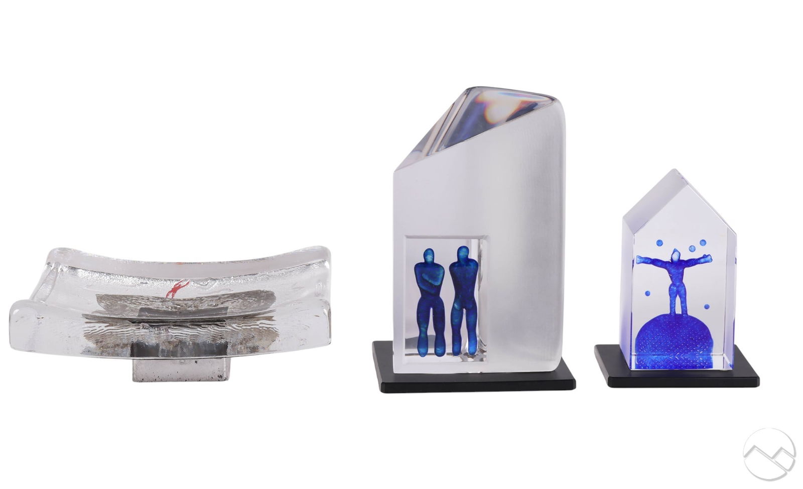 Kosta Boda Bertil Vallien Viewpoints Glass Dish 3p: Bertil Vallien (Swedish, born 1938) for Kosta Boda signed Viewpoints art glass dish. The square form features textured surfaces and an inset abstract figural motif with iridescent highlights, accented