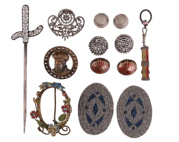 Victorian Ephemera Thimbles Buttons & Accessories