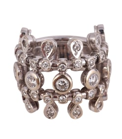 18k White Gold 1 CT TW Diamond Ring 16.6g. Size 5