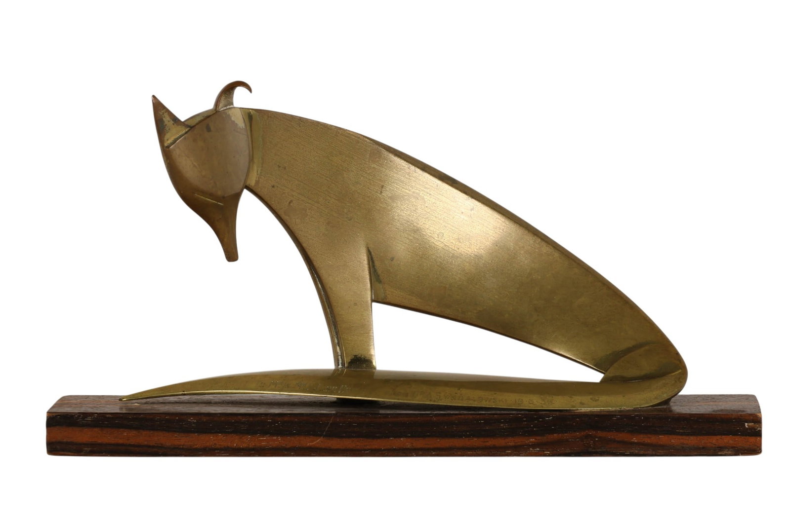 Hagenauer Bronze Modernist Fox Sculpture on Base: Stylized bronze fox sculpture attributed to Karl Hagenauer (Austrian, 1898-1956), depicted in a sleek, elongated Modernist form and mounted on a rectangular wooden base. The figure features minimalist