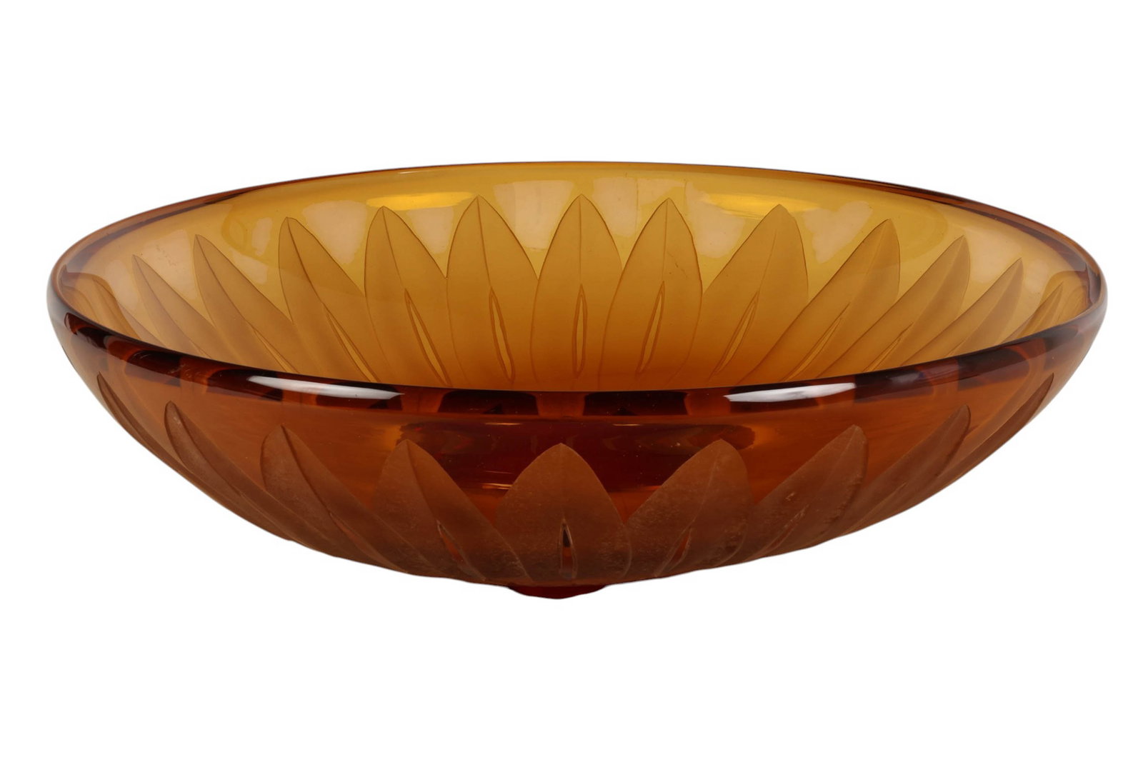 Duncan McClellan b1953 Amber Art Glass Flower Bowl: Don McClellan (American, born 1953), Amber studio art glass daisy flower centerpiece bowl with an etched flower design radiating from the center. The bowl form with wide rim and heavy glass constructi