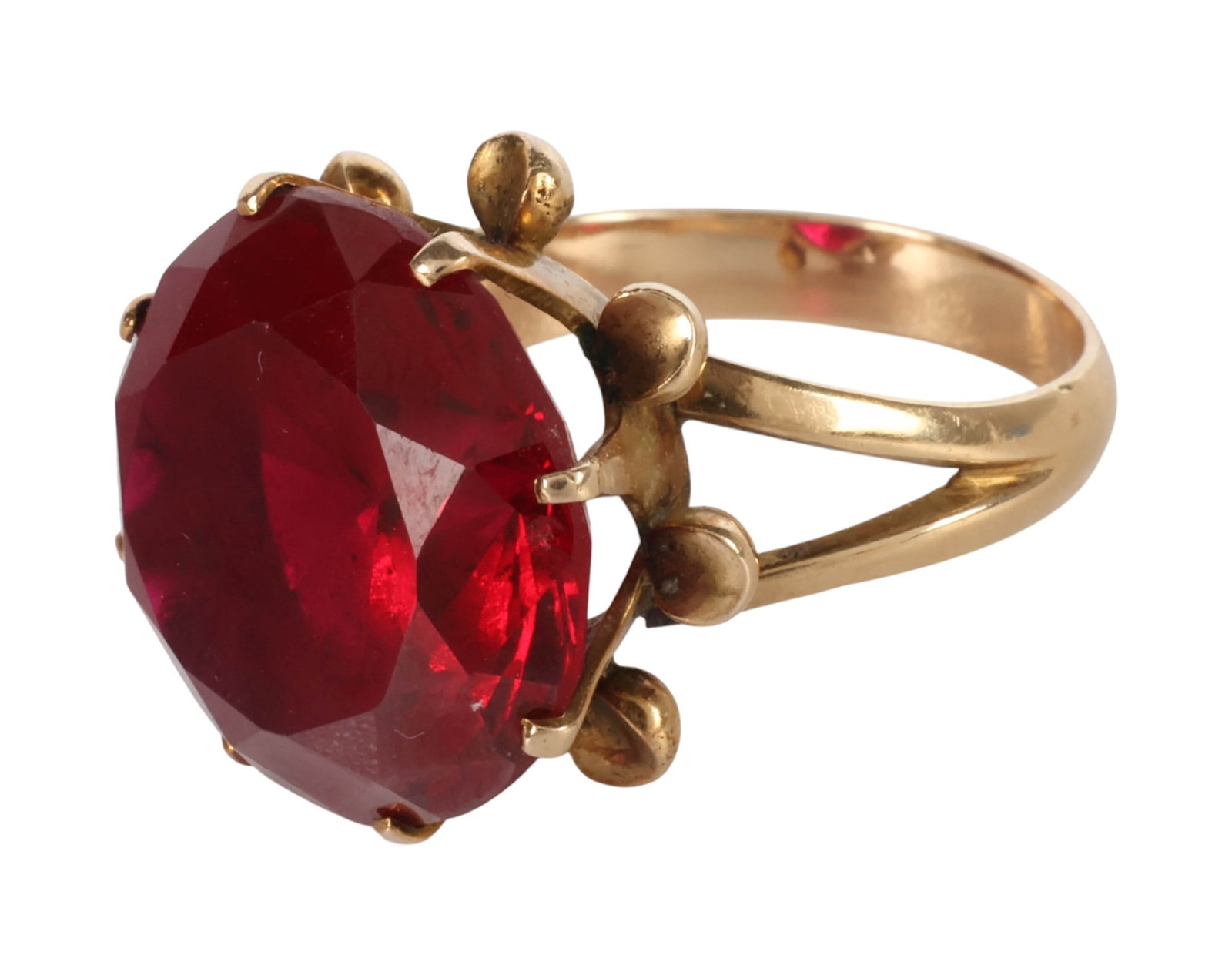 14k Yellow Gold and Ruby Gemstone Ring 8 grams: Vintage 14K yellow gold cocktail ring featuring a brilliant-cut, lab-grown red ruby gemstone measuring approximately 16 mm, mounted in a classic gold setting with distinctive shoulder detailing. Mid-c