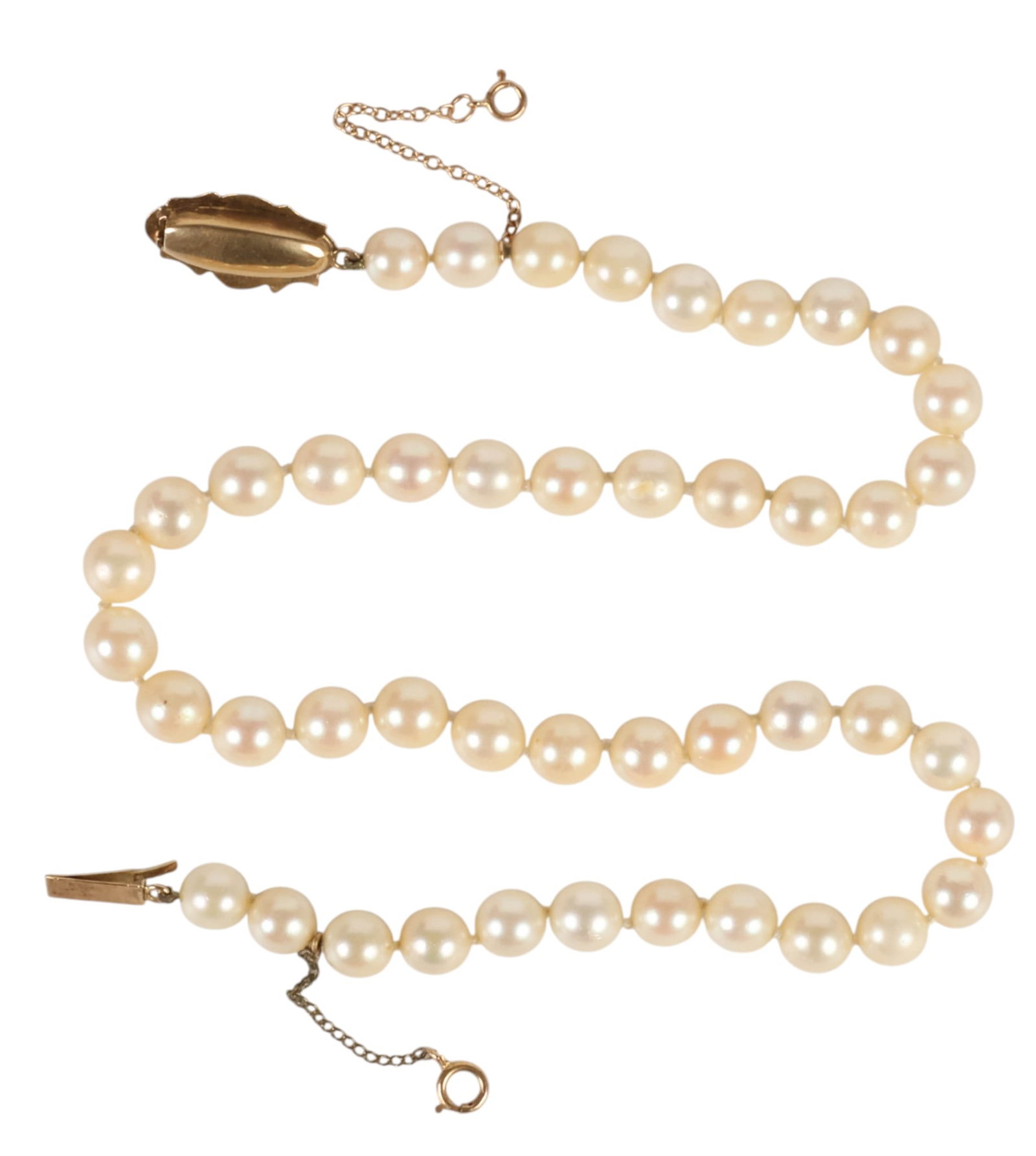 Antique 14k Gold and Garnet Clasp Pearl Necklace: Antique Victorian cultured pearl necklace composed of uniform cream-white pearls measuring approximately 7 mm each, individually knotted and terminating in an ornate 14K gold clasp set with a larger c