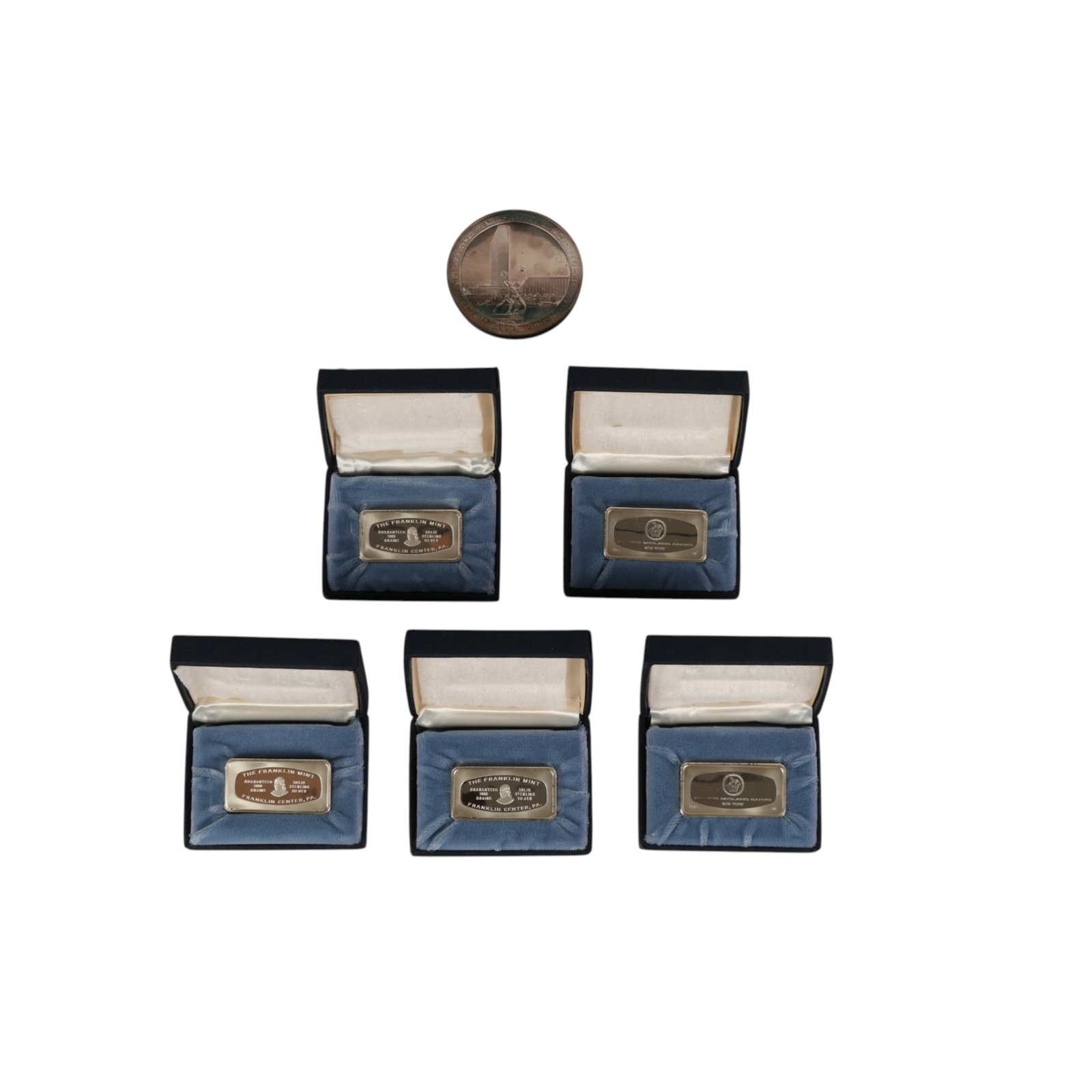 Franklin Mint 925 Sterling Silver Ingots 6pc 487g.: United Nations and Franklin Mint, a lot including one United Nations Twenty Fifth Anniversary commemorative medallion dated 1945-1970 and five Franklin Mint sterling silver ingots. The round medallion