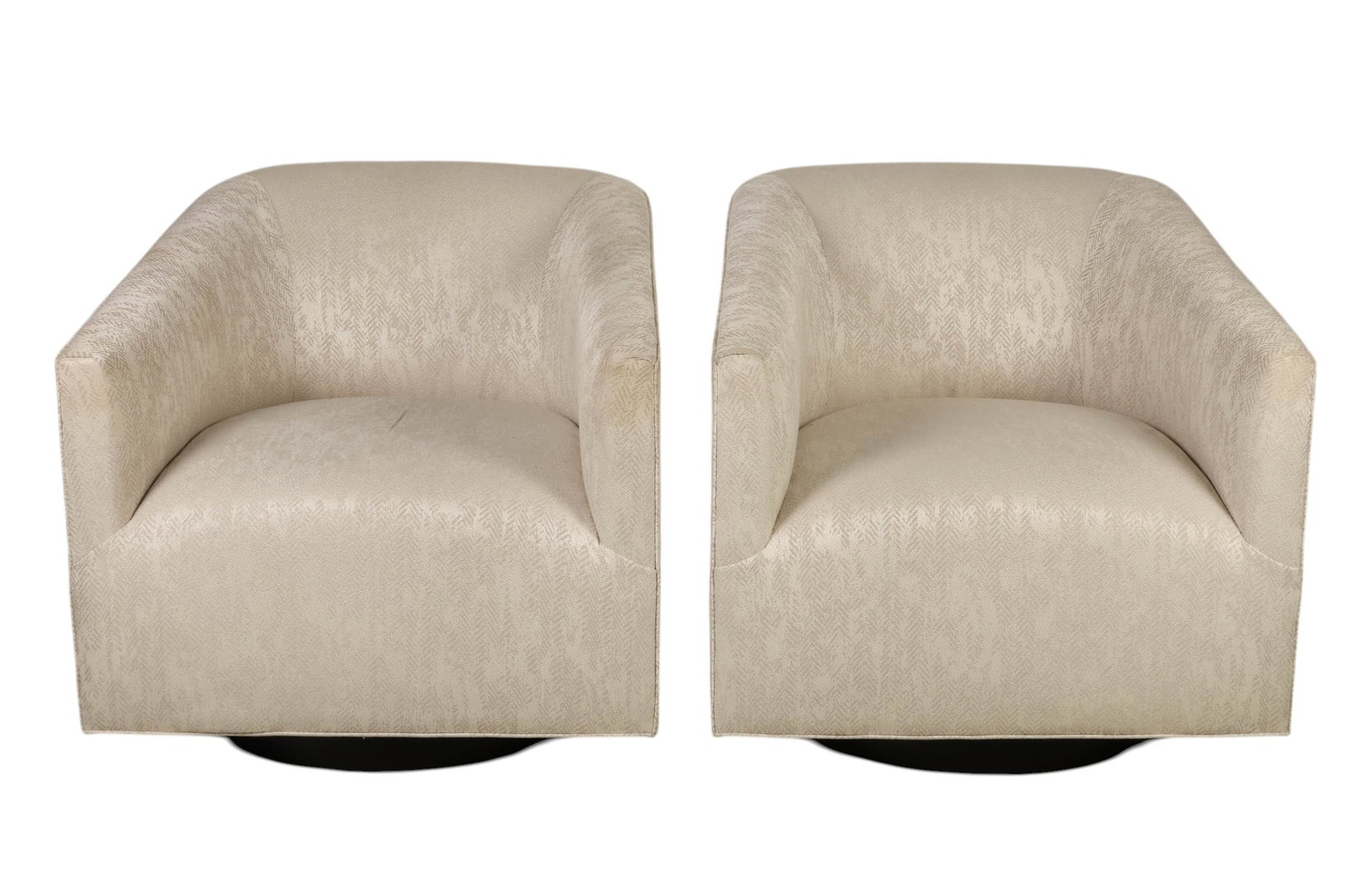 Pair of Upholstered Designer Swivel Club Chairs: Pair of modern designer swivel club chairs upholstered in metallic white jacquard fabric with a subtle woven pattern. The chairs feature a barrel-form design with a continuous curved back and integrat