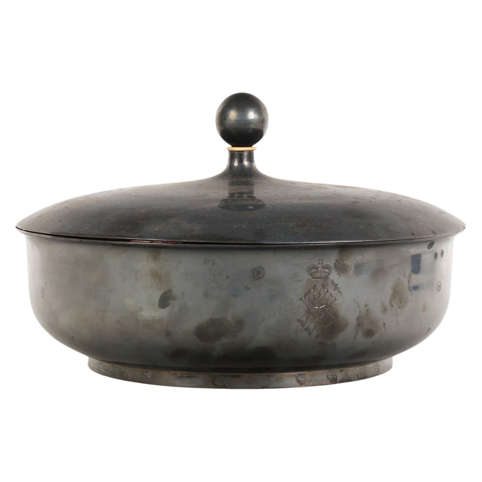 Russian Silver Gold Vermeil Interior Bowl 2,368g.: Russian, 1881 Antip Kuznichev, a substantial silver covered serving bowl crafted in the 84 zolotnik standard, featuring a domed lid surmounted by a spherical finial mounted above a natural material sp