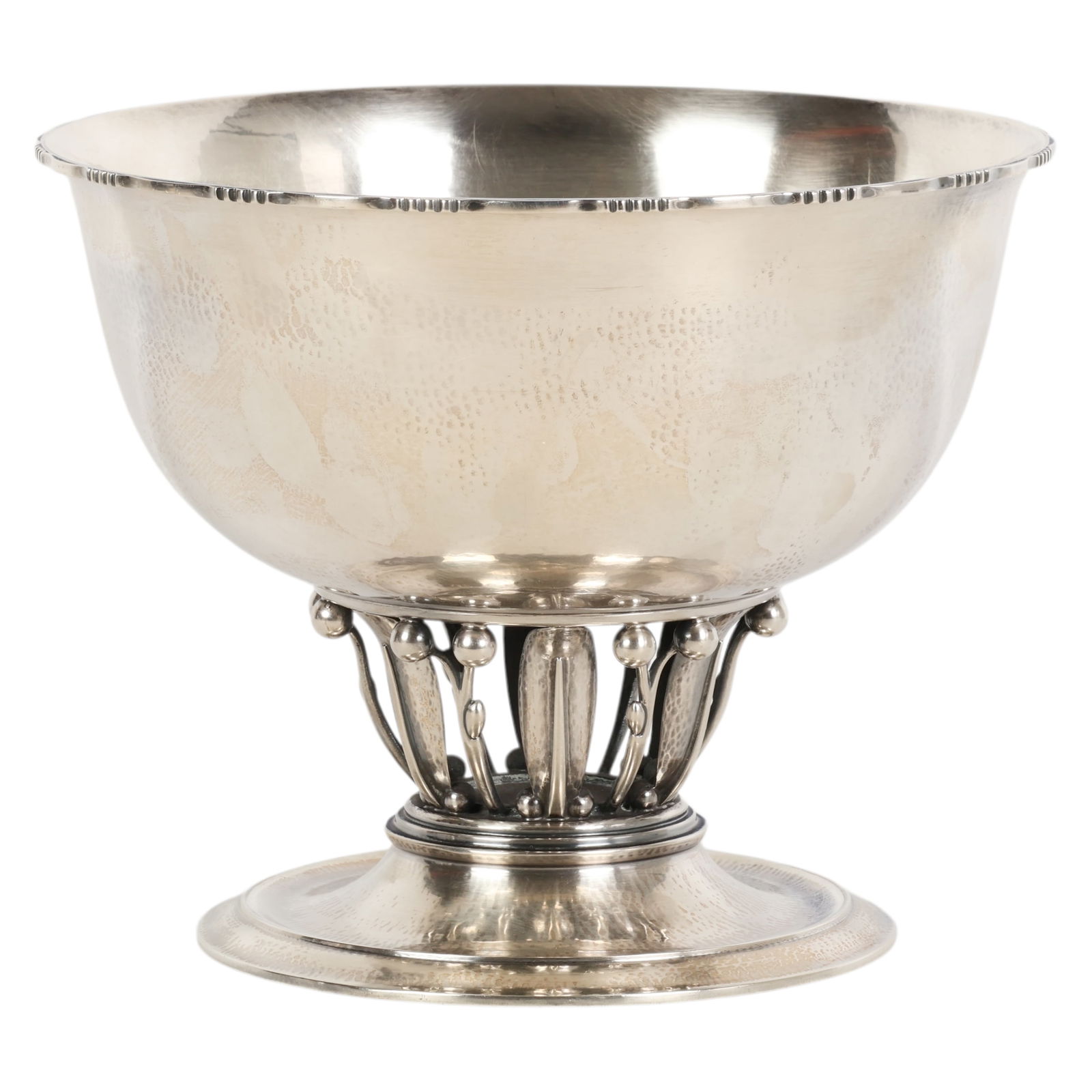 Georg Jensen Sterling Centerpiece Bowl 1,035g.: Georg Jensen, a large sterling silver centerpiece bowl in design number 19B, featuring a smooth hammered surface with a gently flared rim supported by a sculptural stem adorned with beaded accents and