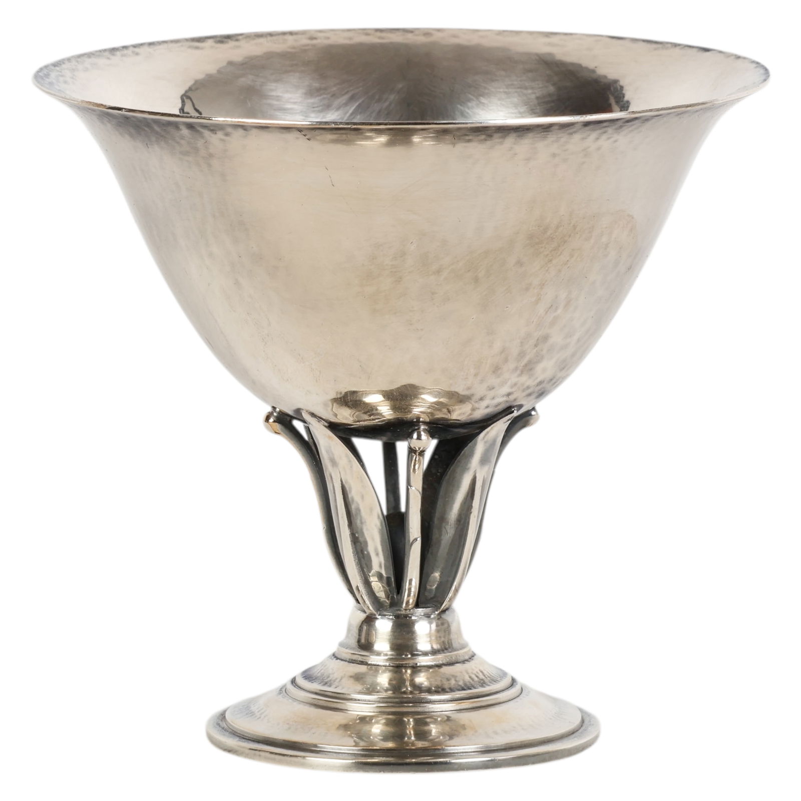Georg Jensen Bowl 590 Sterling Silver Cup 185g.: Georg Jensen, a sterling silver bowl in design number 590 featuring an Art Nouveau style foliate stem supporting a wide flared rim above a circular foot. The sculptural stem displays flowing naturalis