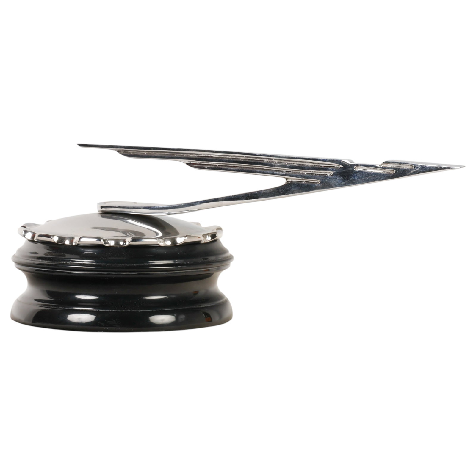 Duesenberg Style Duesenbird Hood Ornament Mascot: Decorative automobile radiator mascot after the iconic Duesenberg "Duesenbird" hood ornament. Chrome-plated die-cast metal construction depicting the streamlined Art Deco bird with elongated pointed