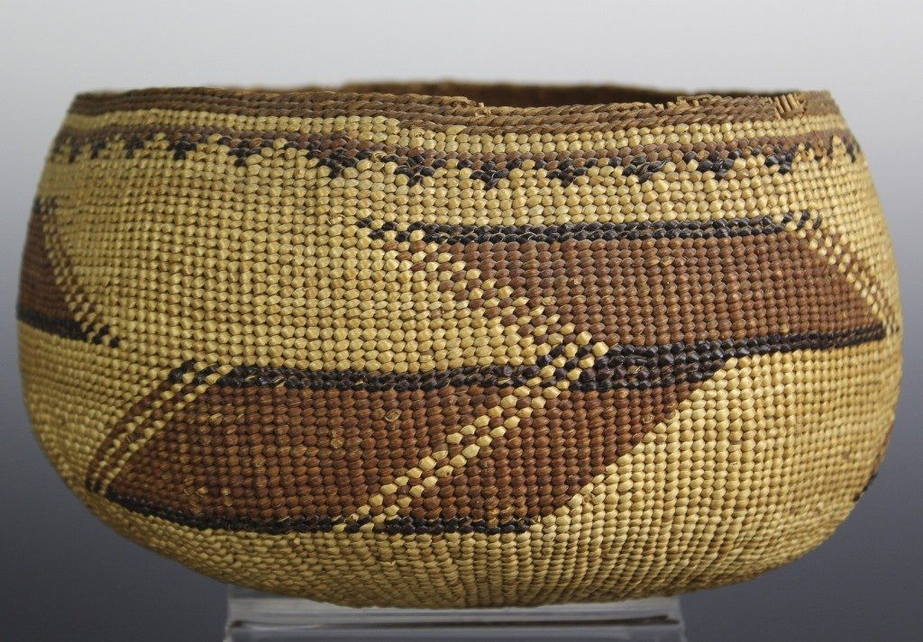 Antique Native American Indian Woven 8" Basket Pomo: Antique Native American woven basket attributed to Pomo culture. Tightly woven with a geometric pattern. Measures 4 5/8" x 8" . In House USA Shipping $30 USD Plus Insurance