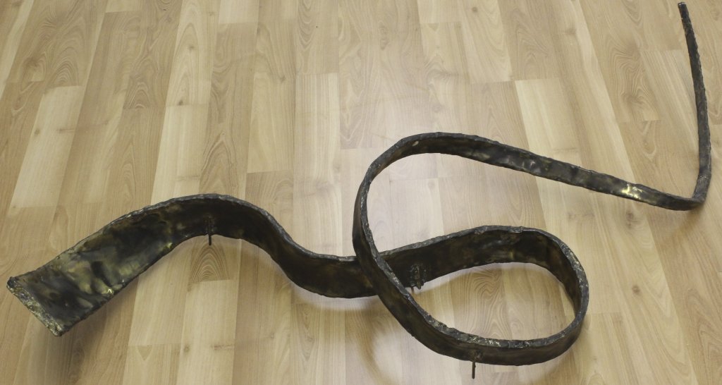 Silas Seandel Ribbon Brutalist Modern 55" MCM Sculpture: Large signed Silas Seandel "Ribbon" brutalist wall sculpture. Crafted out of brass and mixed metals. Script signature. Contemporary of Paul Evens. Measures 55.25" x 28" x 9.5". In House USA Shipping $