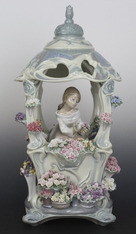 LARGE PORCELAIN LLADRO GAZEBO IN BLOOM #1865 Limited Ed: Signed to base by the sculpture Francisco Polope. Marked Lladro to base. Number 352/2000. Retired Limited to 2,000 pieces. Condition: Overall great condition. Comes in original Lladro certificate and 