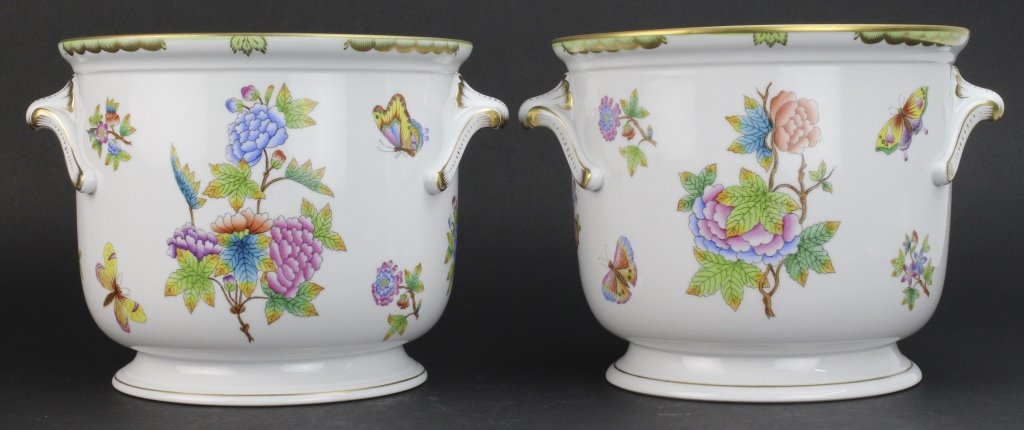Pair Herend Queen Victoria Porcelain Jardinieres (1 of 10)