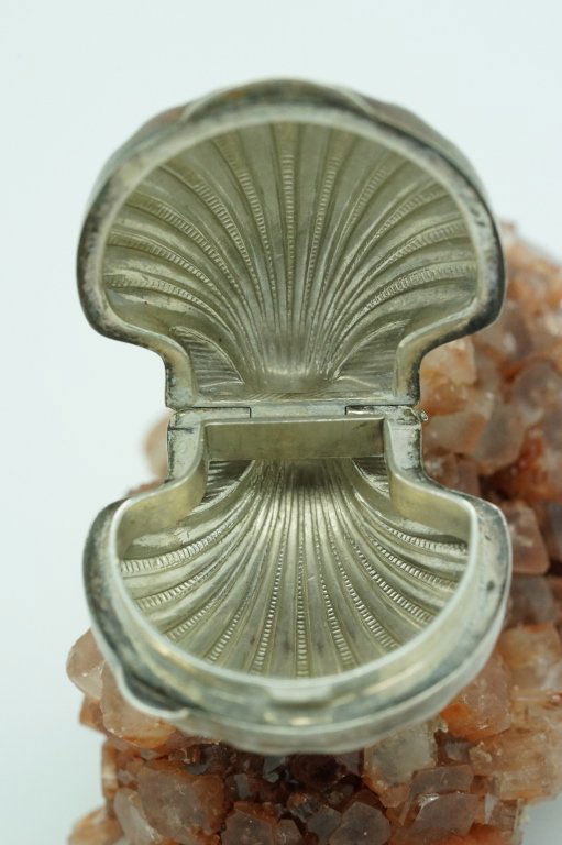 Signed BUCCELLATI Sterling Silver Shell Pill Box (1 of 6)
