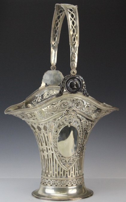 Belle Epoque 800 Silver Reticulated Brides Basket: Large size elegant Edwardian Belle Epoque design silver brides basket. Crafted of solid 800 silver. Features a reticulated pierced design with scrolling acanthus border with ribbons and medallion deco