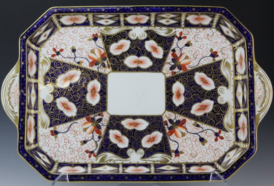 Royal Crown Derby IMARI Porcelain Serving Platter: Large serving platter tray by Royal Crown Derby. Crafted out of Fine Quality English Porcelain. Hand painted in the Imari (Witch) pattern. Gold gilt accents. Signed with the Derby Backstamp in Red. Me