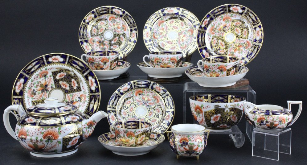 17 Piece Royal Crown Derby IMARI Porcelain Tea Set: Antique tea service by Royal Crown Derby. Crafted of fine quality English porcelain. Features the hand painted Imari (Witch) pattern with rich gold highlights. Service includes: 4 1/4" Teapot with lid