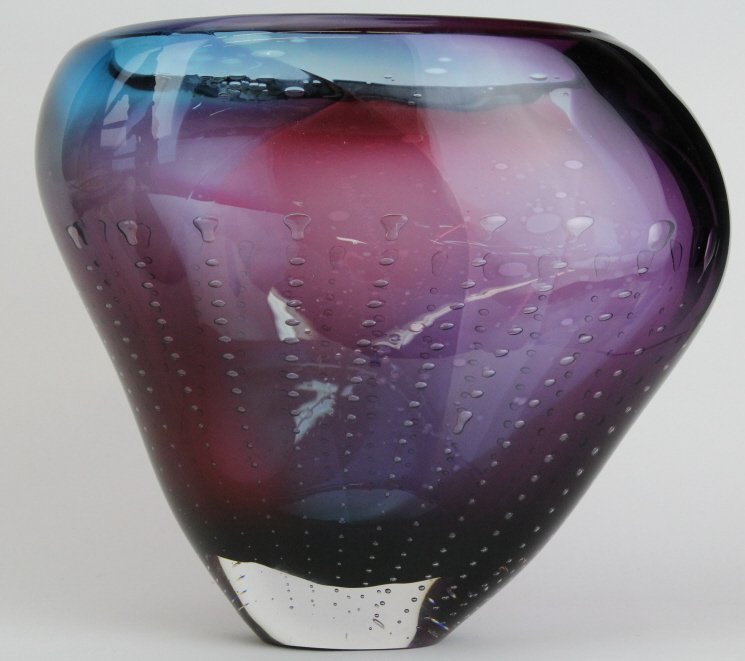 Leon Applebaum 11" Amethyst Studio Blown Art Glass Vase: Large Leon Applebaum Vase. Crafted Of Fine Quality Studio Hand Blown Art Glass. Features Stunning Purple Amethyst Color With A Hint Of Blue. Signed On The Bottom. Good Condition; No Damage To Report.