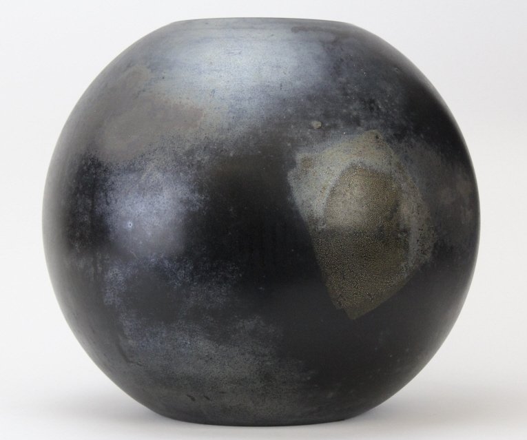 LARGE Signed CENEDESE Murano 14" Art Glass Black Vase: Large and substantial signed Cenedese Murano Italian art glass vase. Large spherical size designed by Antonio Da Ros for Gino Cenedese & Co in 1983 as part of the Oriente series. Features an oxidized