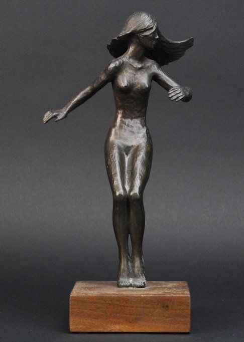Signed Wah Chang (1917-2003) American Bronze Sculpture: Bronze statue by Wah Ming Chang (1917-2003) California, Hawaii. Crafted of fine quality cast bronze with wood base. Depicts a nude modernist woman. Limited Edition number 26 of 90. Signed underneath b