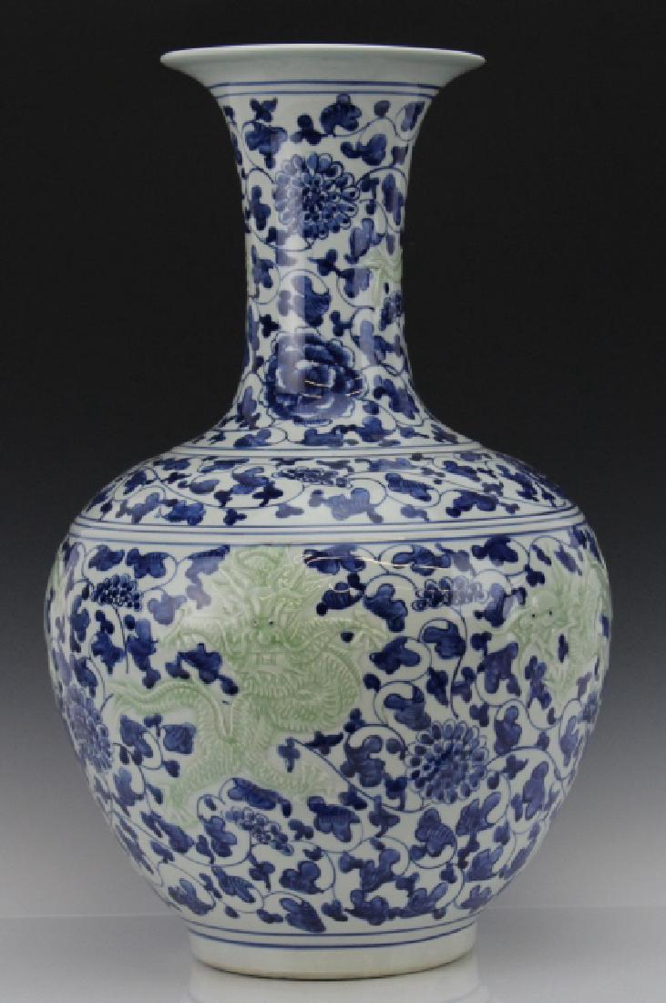 Large Chinese Export Blue White Porcelain Vase (1 of 8)