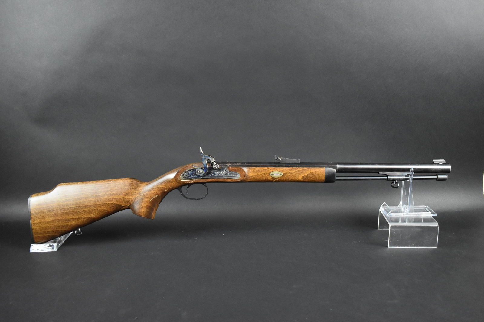 ÂREPLICA "BUCKSKINNER" .50 CAL BLACK POWDER RIFLE: BY: Made In Spain, 21"L Blued Octagon To Round Barrel, With Ram Rod, "Black Powder Only", Walnut Stock, 1-20 Twist, Brass Hardware, Scrolling Design On Side Plate, "Black Powder Only" Good Condition