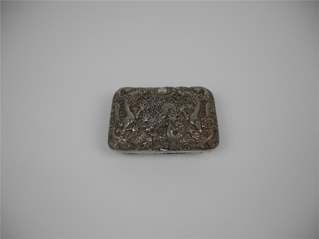 A CHINESE SILVER CIGARETTE CASE (1 of 7)