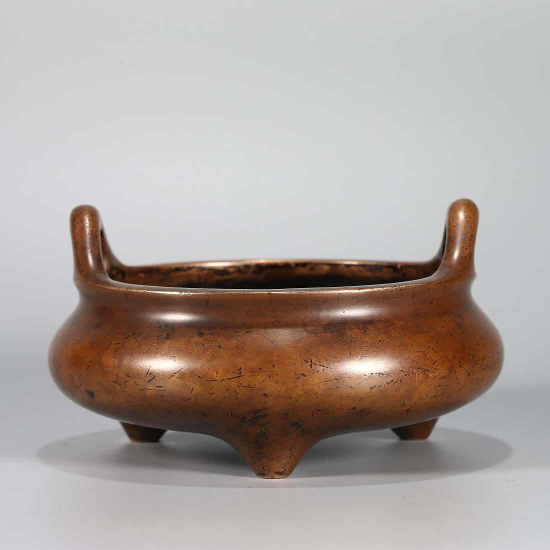 A CHINESE BRONZE TRIPOD DOUBLE HANDLED CENSER (1 of 10)