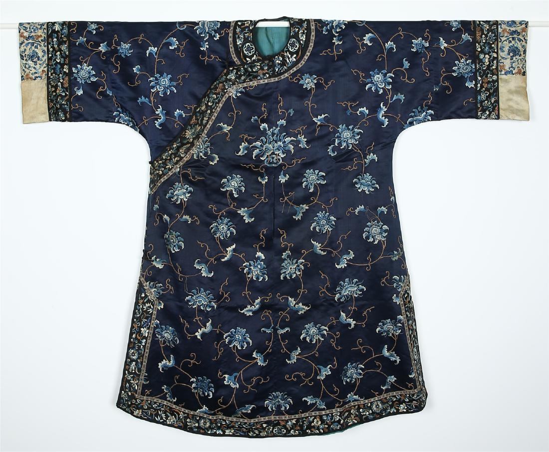 A CHINESE SILK EMBROIDERED WOMAN'S COAT (1 of 10)