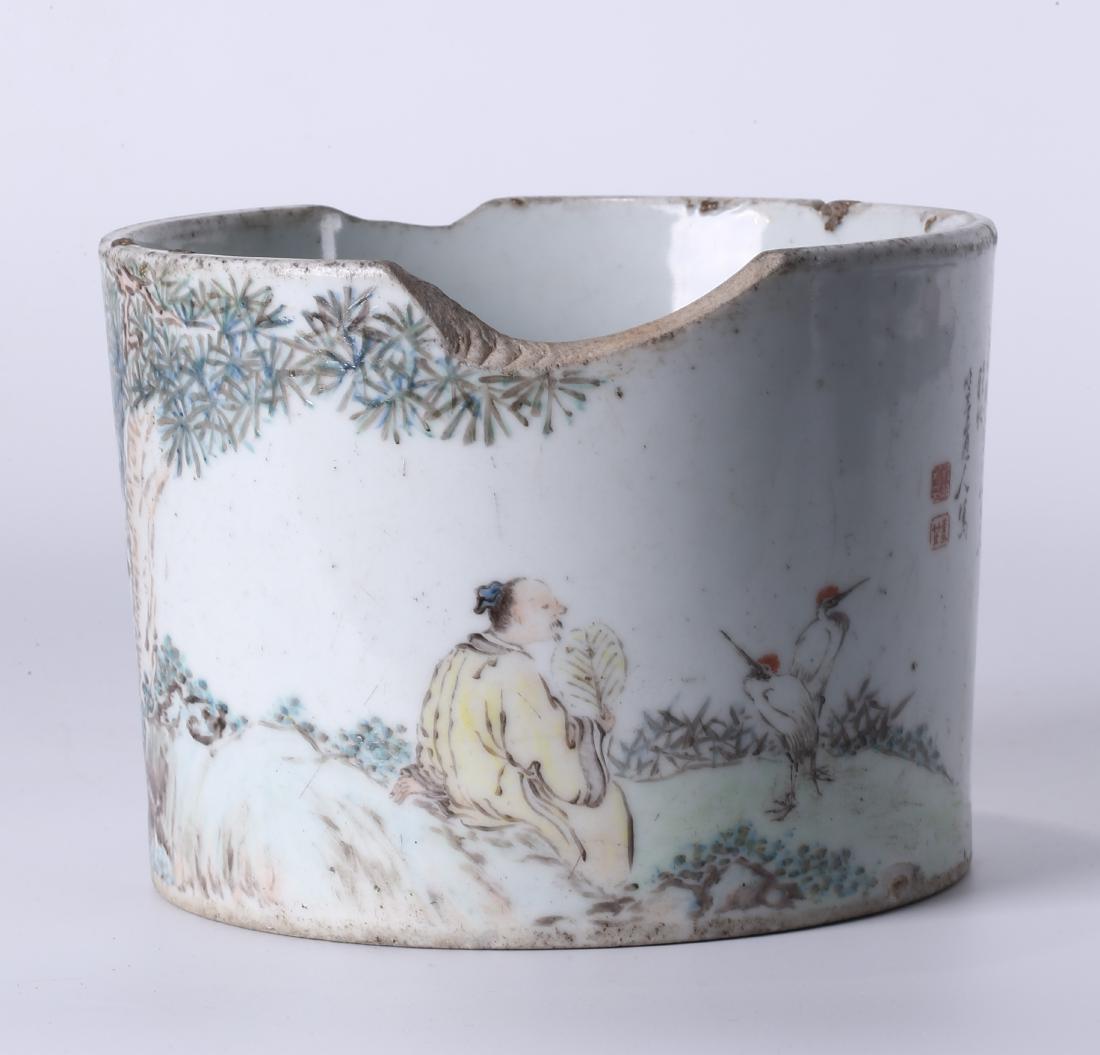A CHINESE FAMILLE ROSE PORCELAIN BRUSH POT (1 of 15)