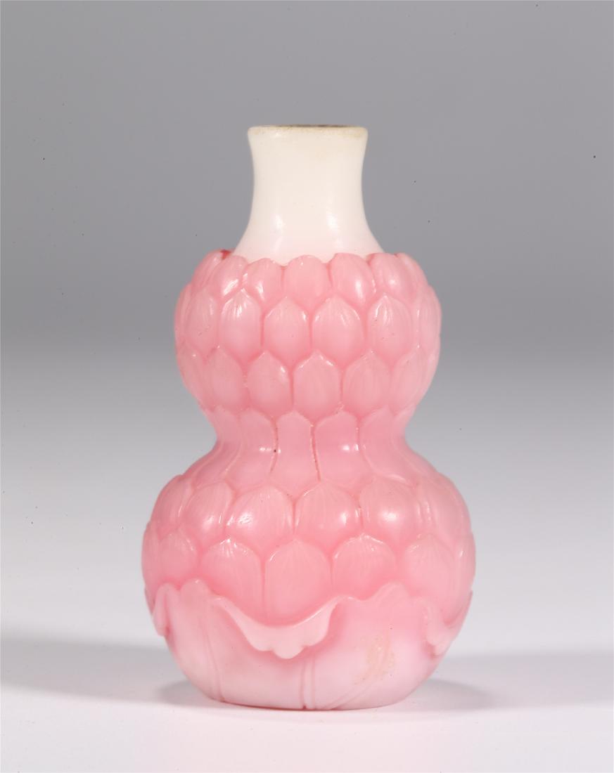 CHINESE GLASS SNUFF BOTTLE (1 of 7)