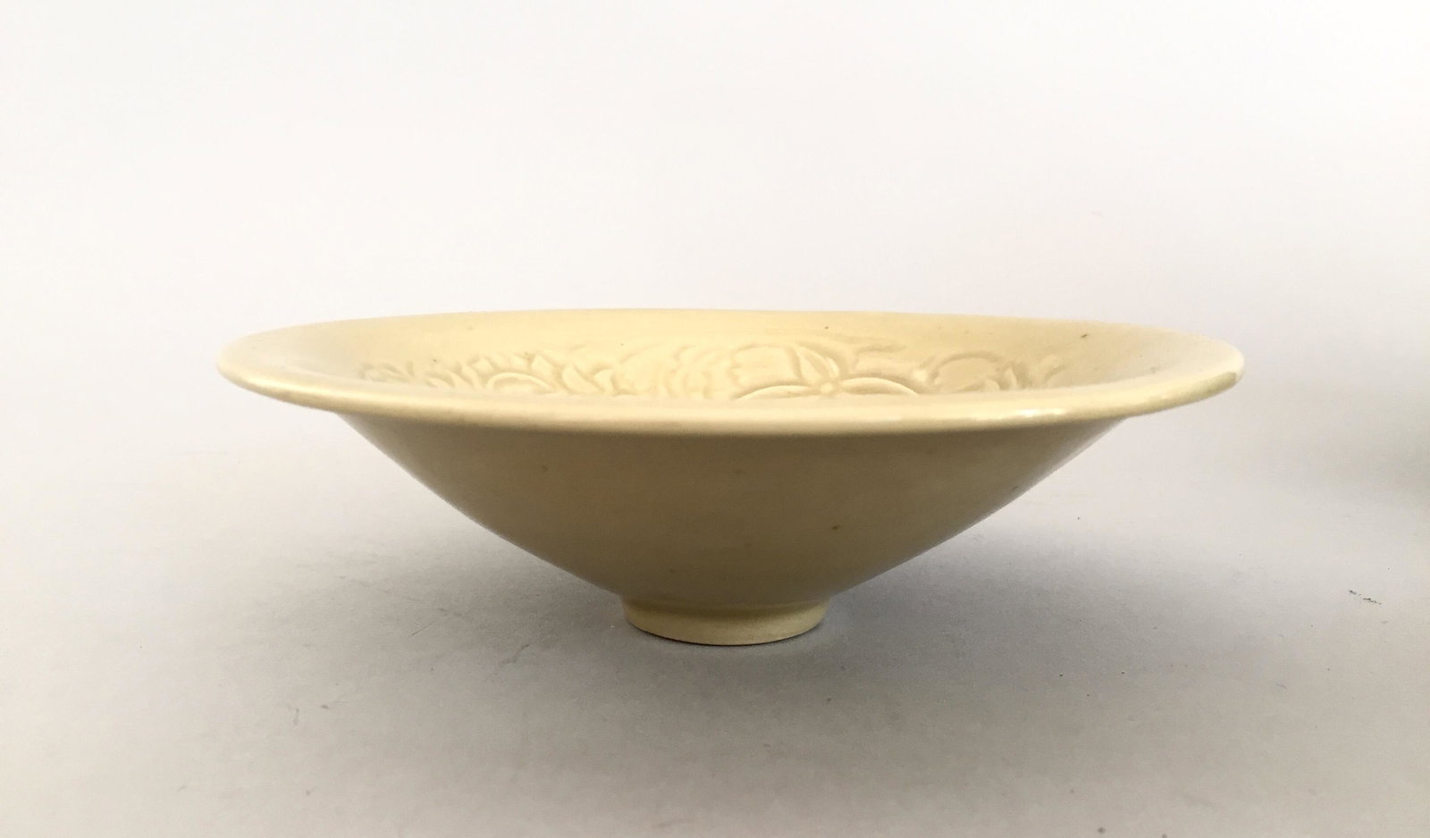 CHINESE YAOZHOU PALE CELADON GLAZED BOWL (1 of 5)