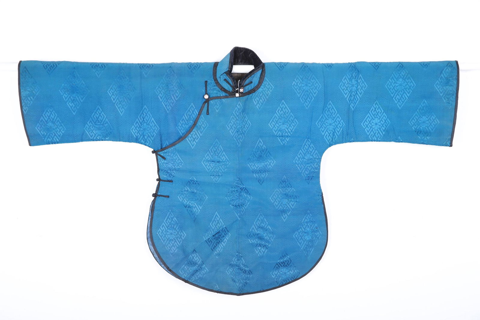 CHINESE SILK WOMAN'S WINTER COAT (1 of 10)