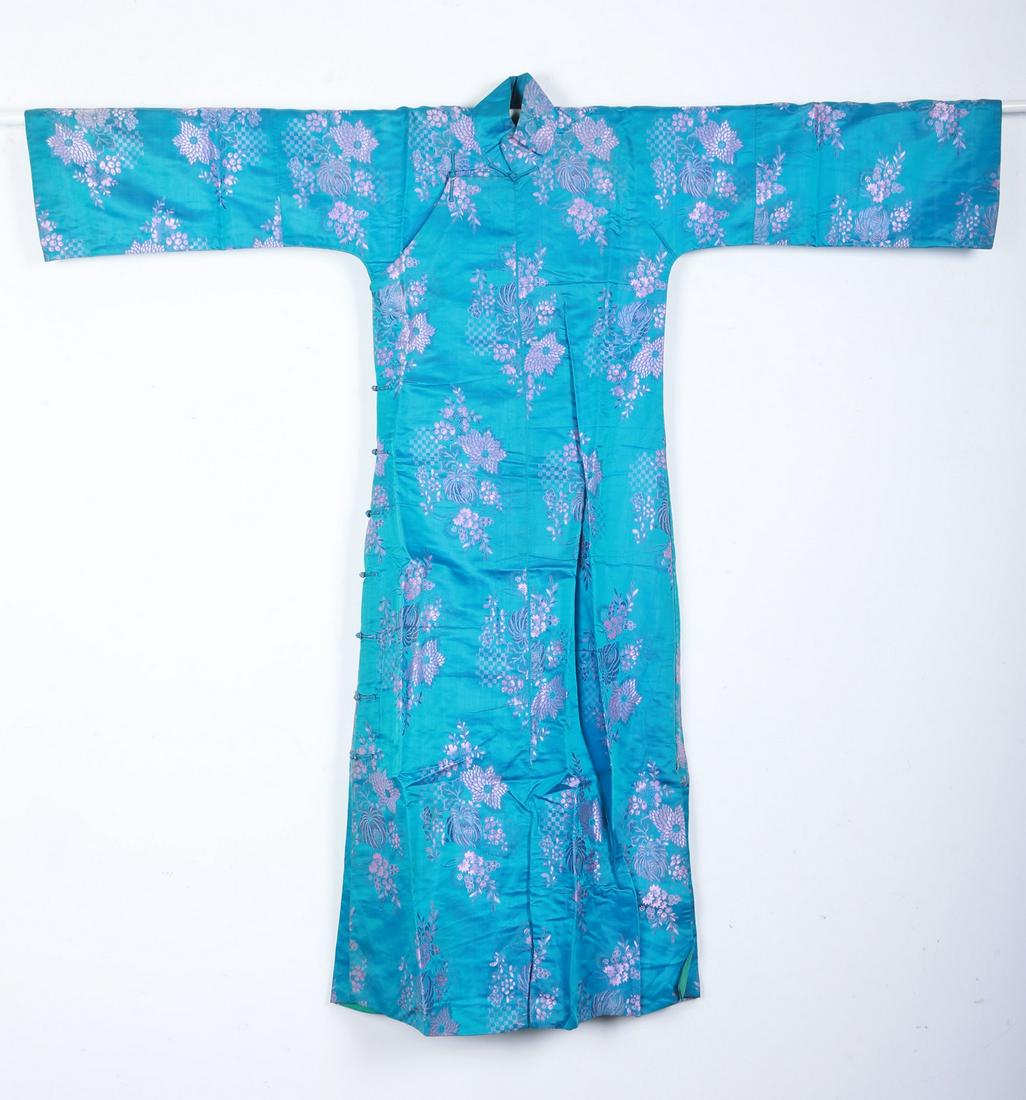 CHINESE SILK WOMAN'S ROBE (1 of 10)