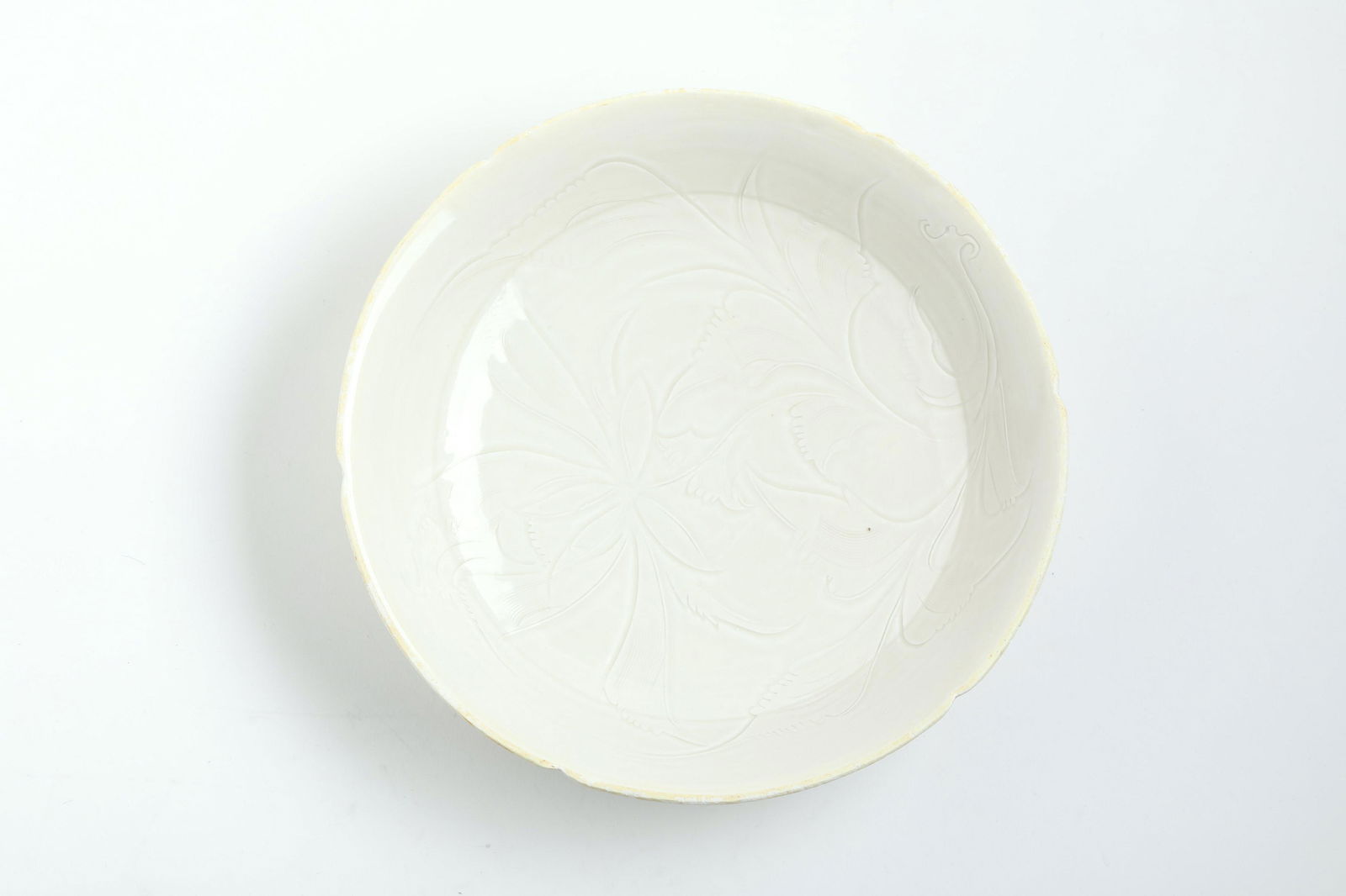 CHINESE WHITE GLAZED PORCELAIN PLATE (1 of 10)