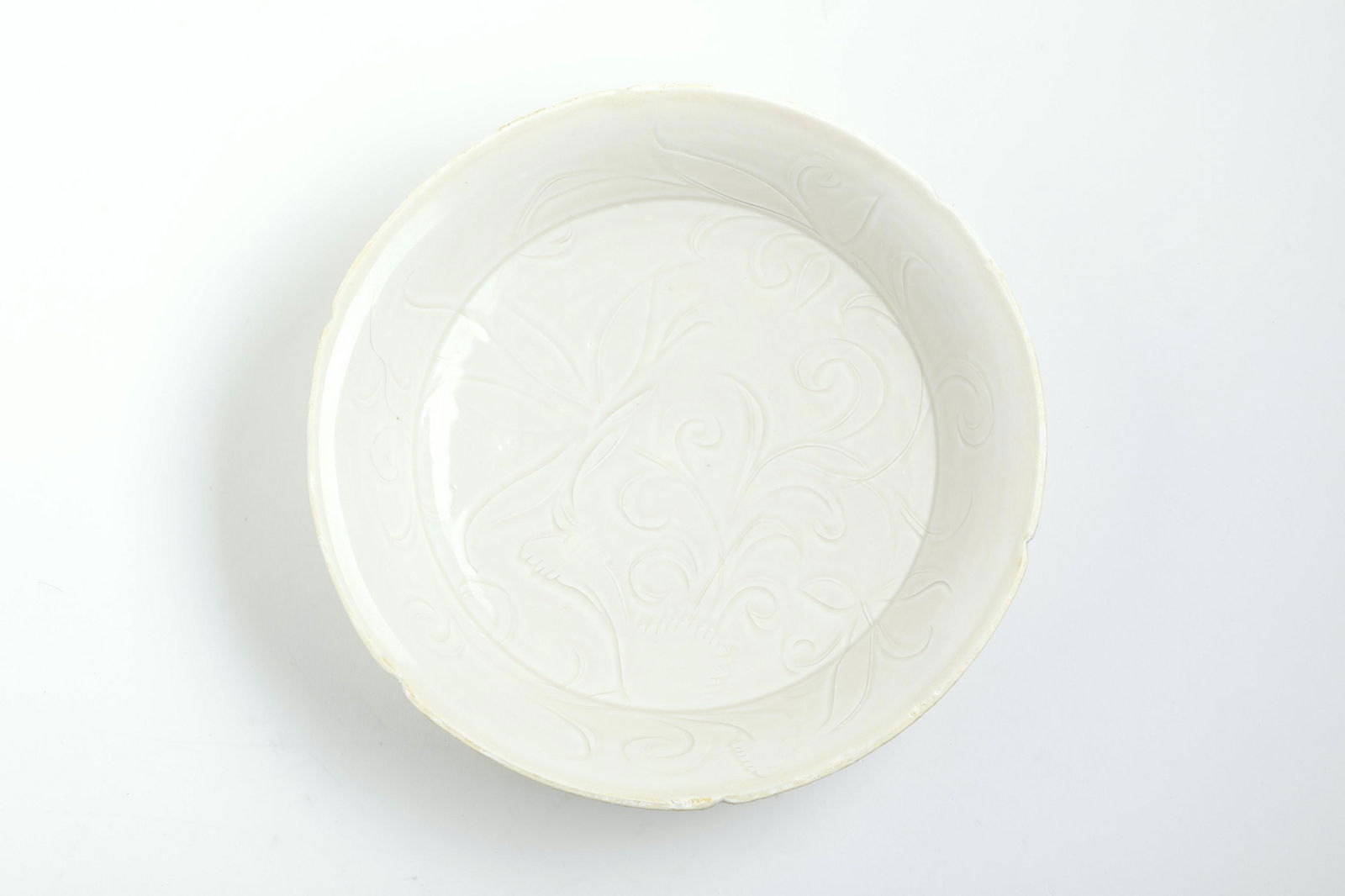 CHINESE WHITE GLAZED PORCELAIN PLATE (1 of 9)