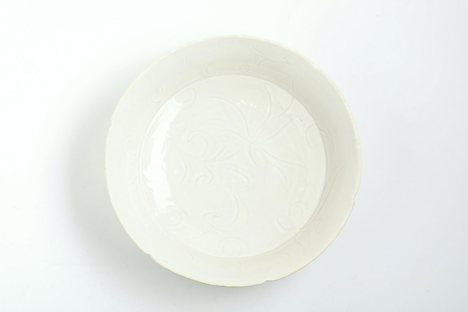 CHINESE WHITE GLAZED PORCELAIN PLATE (1 of 8)