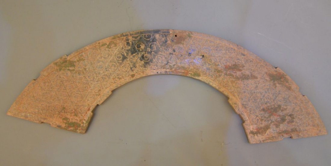 A CHINESE SEMI-ANNULAR JADE PLAQUE PENDANT (1 of 10)