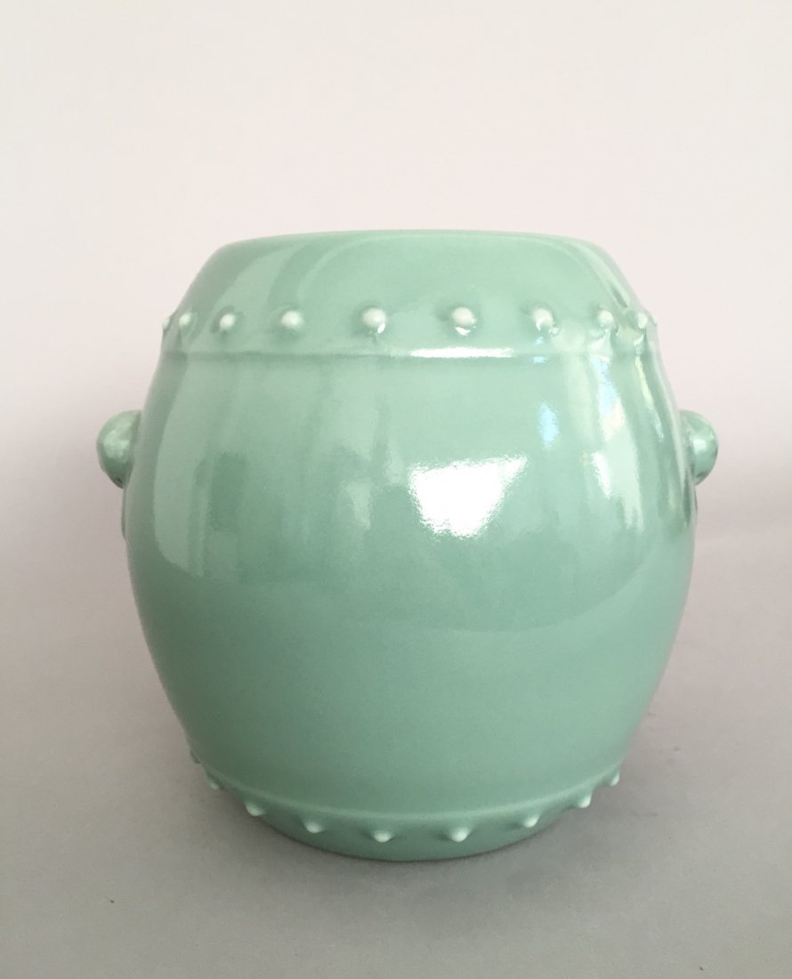 A CHINESE CELADON PORCELAIN DRUM JAR (1 of 5)