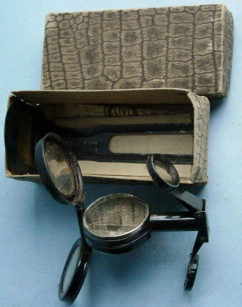 "Cinema Operascop" Optical toy (1 of 3)